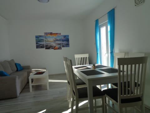 Living room, Other, Photo of the whole room, Decorative detail, Dining area