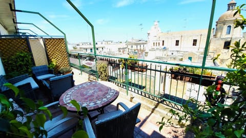 Balcony/Terrace, City view