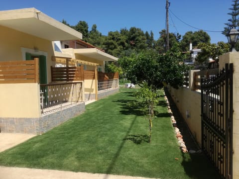 Facade/entrance, Garden