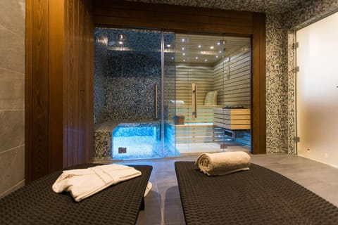 Solarium, Steam room, Spa and wellness centre/facilities