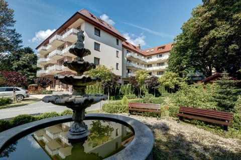 Property building, Day, Natural landscape, Garden