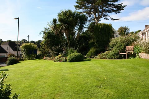 Churston Way Lodge Guest House Bed and Breakfast in Brixham