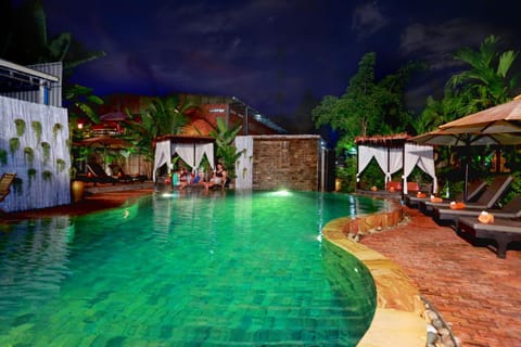 Area and facilities, Swimming pool, group of guests