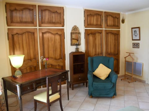 Seating area, Bedroom