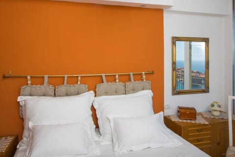 Bed, Bedroom, City view, Sea view