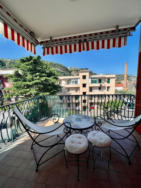 Balcony/Terrace, Street view