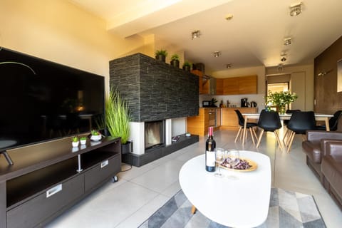 TV and multimedia, Kitchen or kitchenette, Seating area