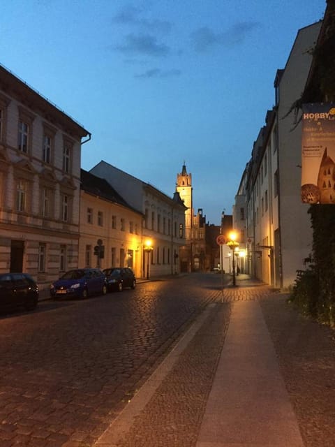 Night, Neighbourhood