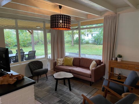 Tofino, een comfortabel vakantiehuis naast een bos en zwemmeer Maison in Drenthe (province)