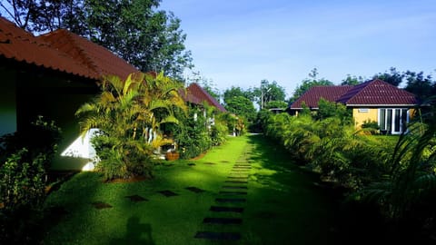 Facade/entrance, Spring, Garden, Other, On site, Garden view, Sunrise