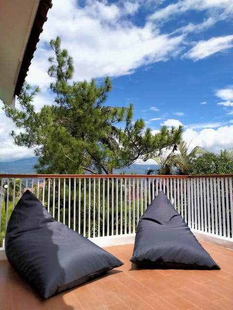 Balcony/Terrace, Mountain view