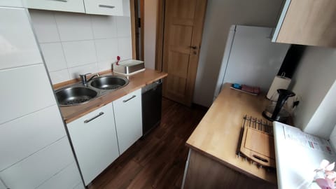 Kitchen or kitchenette, kitchen