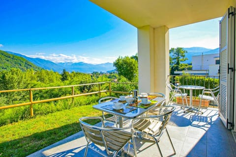 Garden, Balcony/Terrace, Mountain view