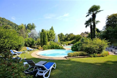 Swimming pool, sunbed