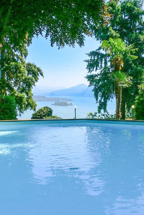 Lake view, Mountain view, Swimming pool