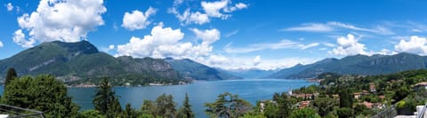 View (from property/room), Lake view, Landmark view, Mountain view