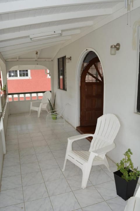 Three Bedroom Holiday Accommodation Casa in Georgetown