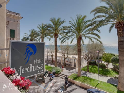 Day, Property logo or sign, Sea view, Street view
