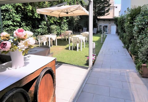 Property building, Patio, Summer, Garden, Garden view, Breakfast, Buffet breakfast, Italian breakfast, Non alcoholic drinks