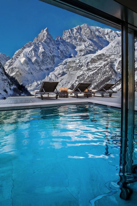 Natural landscape, Winter, Mountain view, Swimming pool