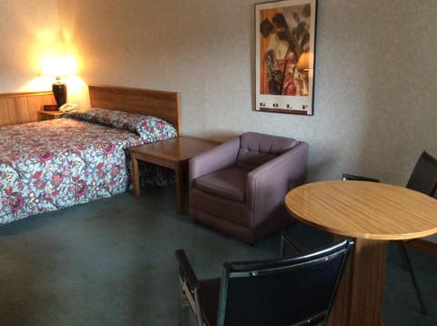 The Royal Inn Motel in Allegheny River