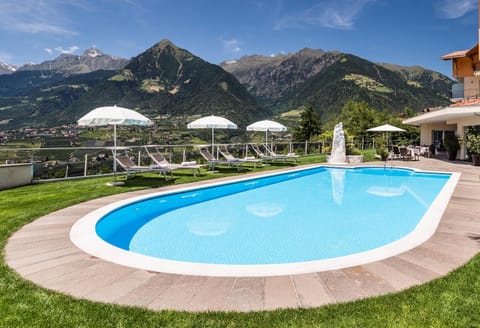Day, Garden, Mountain view, Pool view, Swimming pool, Swimming pool