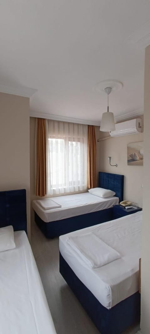 Bed, TV and multimedia, Photo of the whole room, Bedroom, Sea view, locker, towels, air conditioner