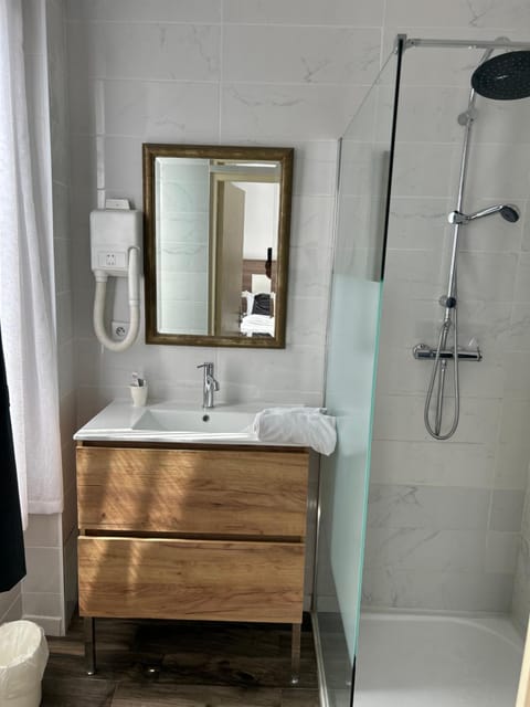 Le Clémenceau Hôtel et Appart 'hôtel "Gare Sncf" centre ville Hotel in Valenciennes