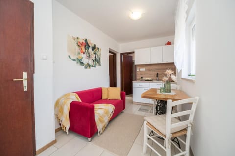 Red Karmenita Apartment in Istria County