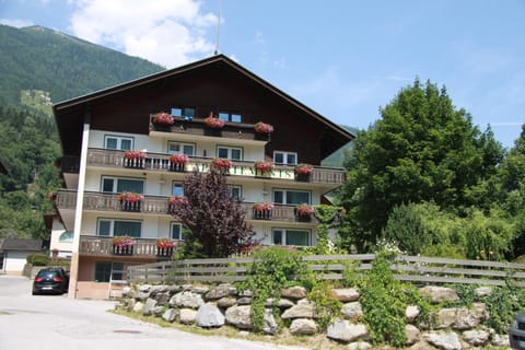 Property building, Day