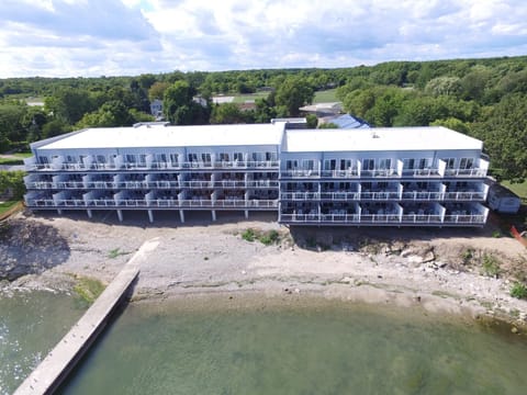 Put-in-Bay Waterfront Condo #202 House in South Bass Island