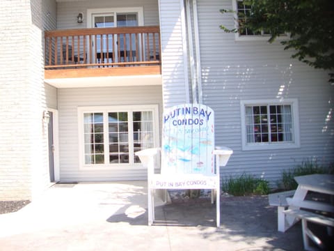 Put-in-Bay Waterfront Condo #107 House in South Bass Island