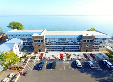 Put-in-Bay Waterfront Condo #109 House in South Bass Island