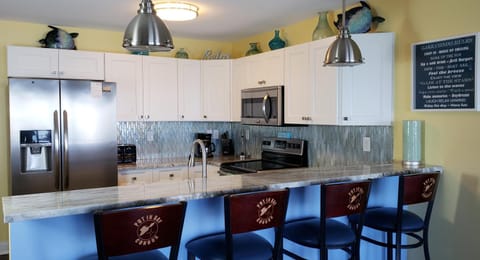 Put-in-Bay Waterfront Condo #207 House in South Bass Island