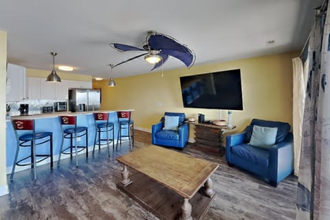 Put-in-Bay Waterfront Condo #208 House in South Bass Island