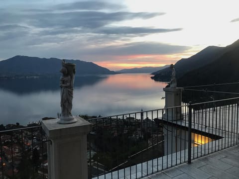 Balcony/Terrace, Lake view, Mountain view, Sunset