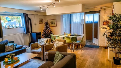 View (from property/room), Living room, Seating area