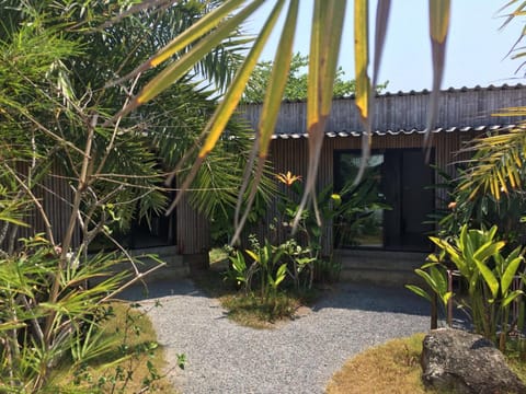 Garden, Photo of the whole room