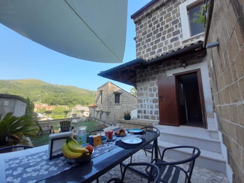 Patio, View (from property/room), Food and drinks, Food, Mountain view