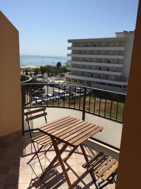 Balcony/Terrace, Photo of the whole room, Landmark view, Landmark view, Sea view, Sea view, Street view, Street view