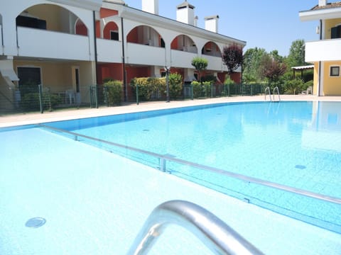 Property building, Pets, Pool view, Swimming pool