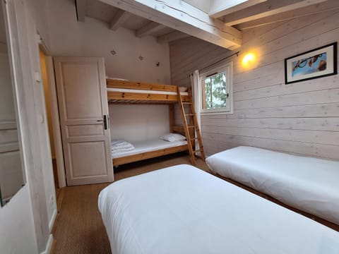 Photo of the whole room, Bedroom, bunk bed