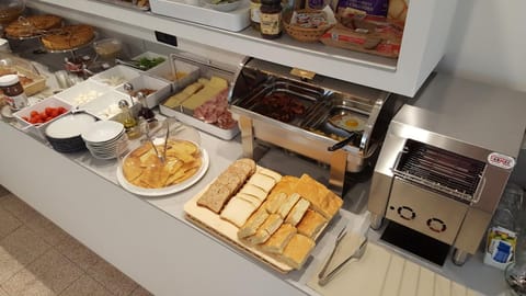 Continental breakfast, Buffet breakfast, Italian breakfast, English/Irish breakfast