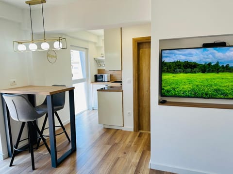 TV and multimedia, Kitchen or kitchenette, Dining area