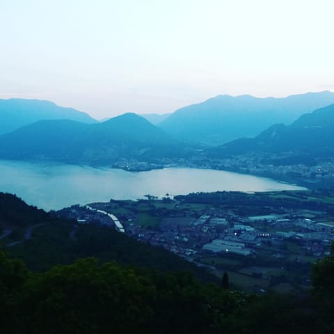 Agriturismo Alveare sul lago Bed and Breakfast in Province of Brescia