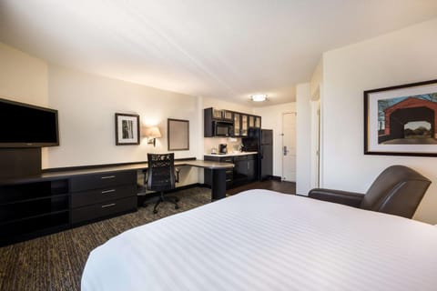 Sonesta Simply Suites Des Moines Hotel in West Des Moines