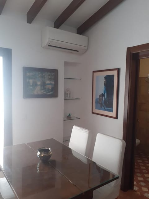 Living room, air conditioner