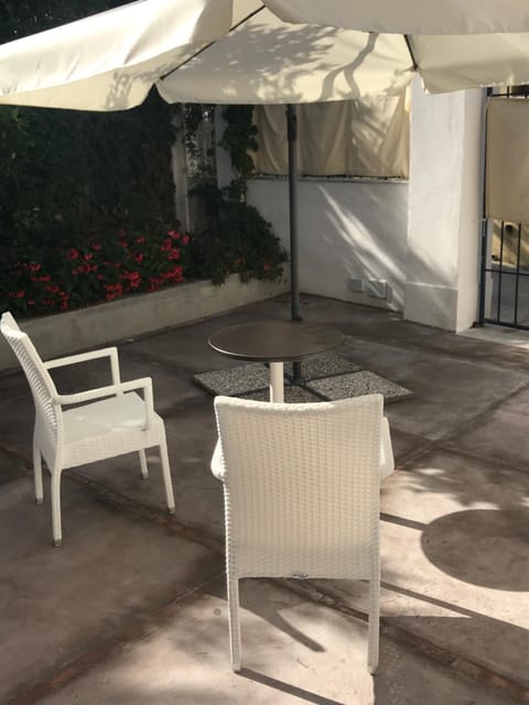 Patio, Day, Inner courtyard view