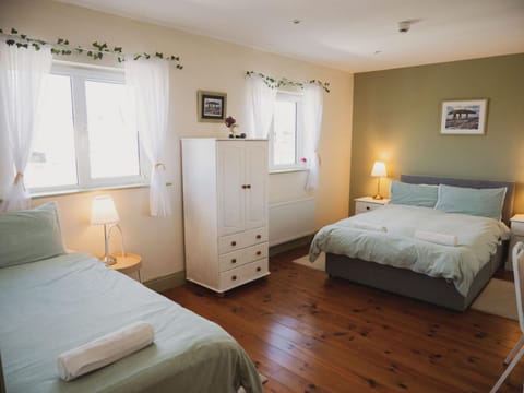 Aran Walkers Lodge Bed and Breakfast in County Clare