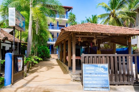 Golden Surfer Beach Hotel Bed and Breakfast in Tangalle